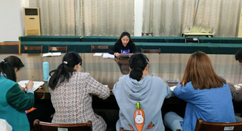 一群人正在聊天描述已自动生成