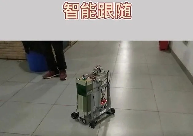 图片包含 室内, 厨房, 站, 女人描述已自动生成